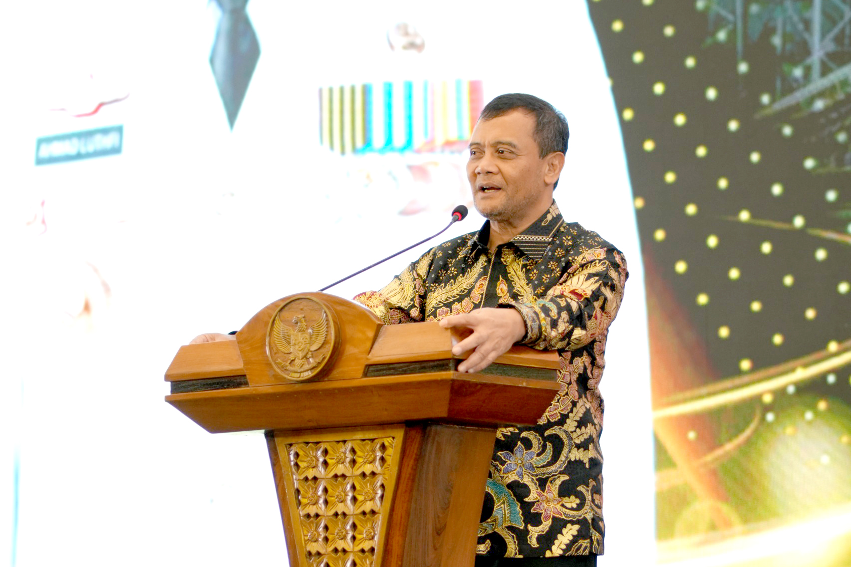 Gubernur Jawa Tengah menyampaikan sambutan pada acara