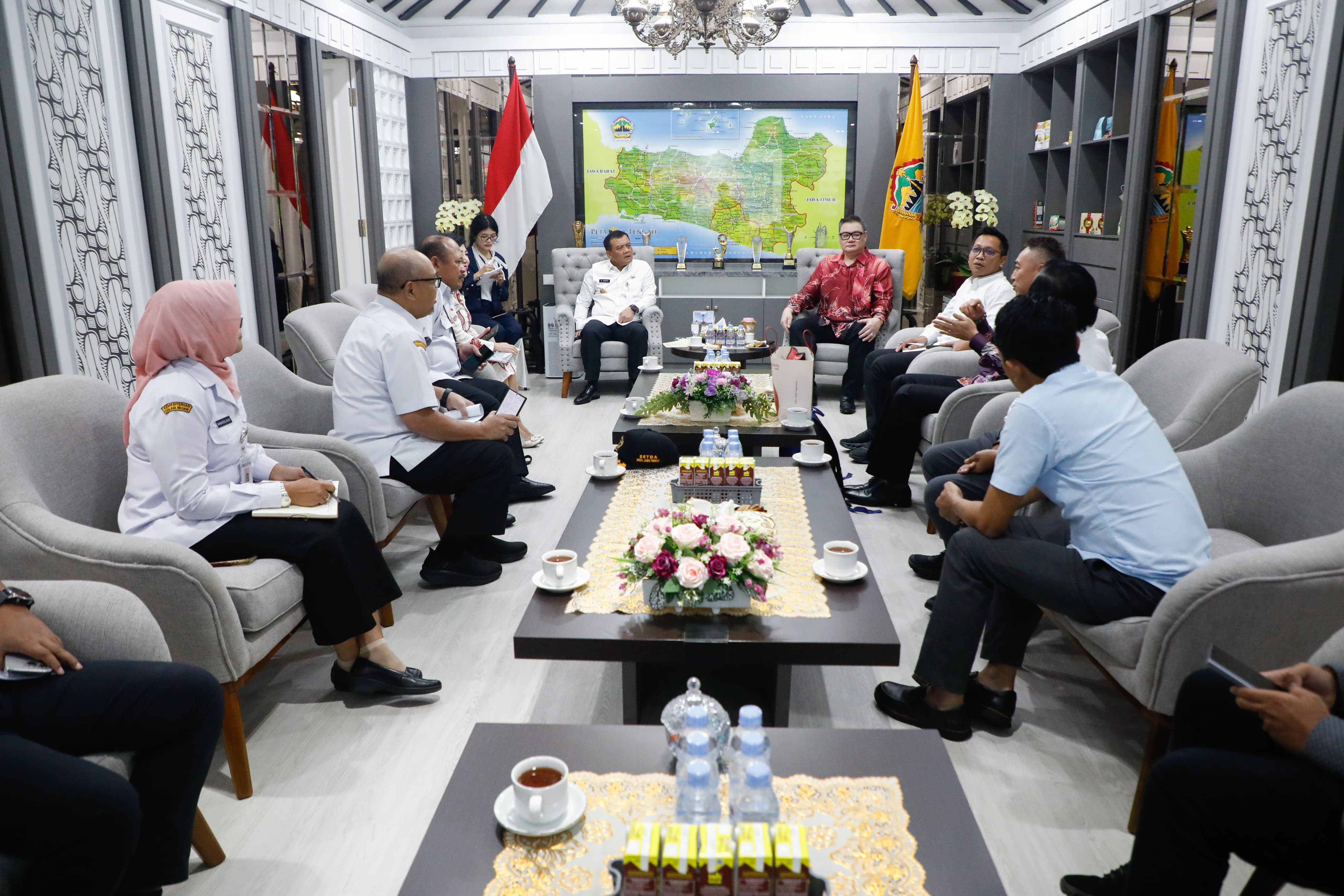 Investor dan Gubernur DPMPTSP Provinsi Jawa Tengah